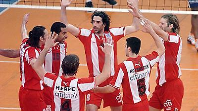 Στα «ερυθρόλευκα» και ο Αγγελόπουλος