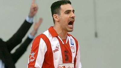 Συνεχίζει στους «ερυθρόλευκους»