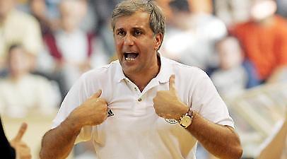 Α1: Νοκ άουτ Σάκοτα, Παπανικολάου