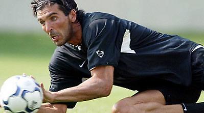 Αναποφάσιστος ο Μπουφόν για το μέλλον του