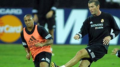 Το σκέφτεται για Κατάρ ο Κάρλος