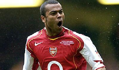 Είκοσι εκ. λίρες για τον Άσλεϊ Κόουλ δίνει η Τσέλσι