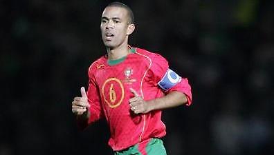 Στη... ναφθαλίνη ο Κοστίνια