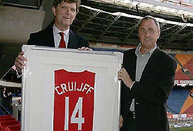 Αποσύρει το «14» του Κρόιφ ο Άγιαξ