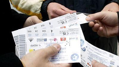 Νοκ άουτ  Χέλβεγκ και Κλάους Γένσεν με την Ελλάδα