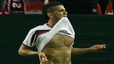 Άλβες: «Με ενδιαφέρει η Τσέλσι»