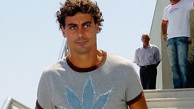 Ο Ντάνι υπέγραψε, ο Λουιντουλά;