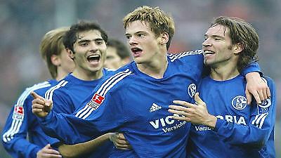 Υπέγραψε, αλλά χειρουργείται ο Ντελούρα