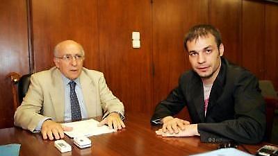 Γήπεδο δίπλα στην Αττική οδό...