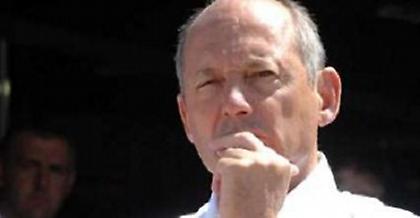 Ρον Ντένις: «Δεν παραιτούμαι, παρά τις δυσκολίες…»