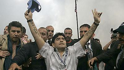 Μαραντόνα: «Ηγέτης ο Ρούνεϊ»