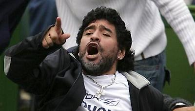 Κοντά στον πάγκο της Ονδούρας ο Μαραντόνα