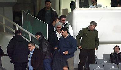 Συνθήματα κατά παικτών και διοίκησης