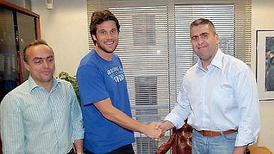 «Έπεσαν» οι υπογραφές