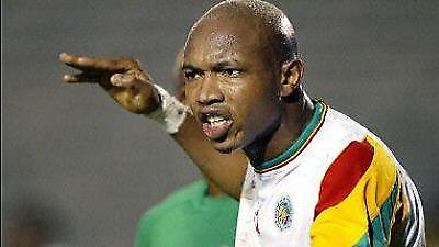 Δεν ξαναφορά το εθνόσημο ο Ντιούφ