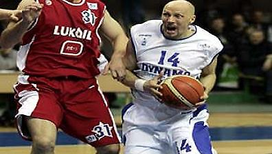 Έμεινε ο αρχηγός της Ντιναμό