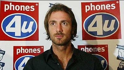 Κρεμάει τα παπούτσια του ο Ντουγκαρί