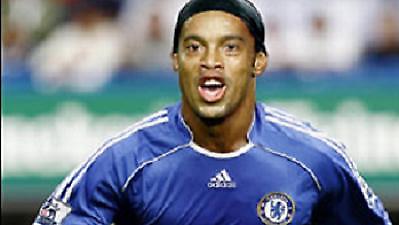 Ντύνεται στα «μπλε» ο Ροναλντίνιο;