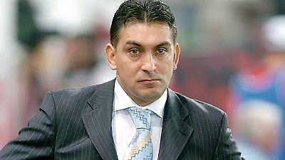 Στο χέρι του «Ντούμι»