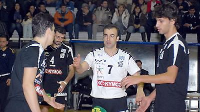 Δίνει τα «ρέστα» του…