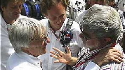 Παραμένει στο καλεντάρι η Βαρκελώνη