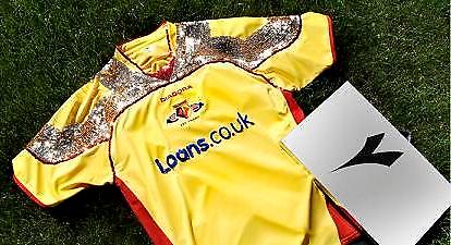 Εξηντάρης με φανέλα για… απόδειξη ο Έλτον Τζον