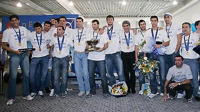 Ανεβαίνει...σκαλοπάτια η Ελλάδα