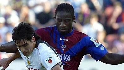 Αγγλική μονομαχία για τον Ετιέν