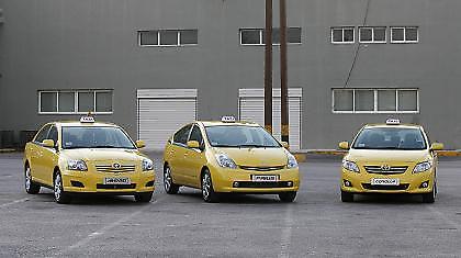 Τέσσερα μοντέλα ταξί TOYOTA επιτίθενται στην…