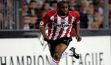 Μένει στην Αϊντχόφεν ο Φαρφάν, αποσύρεται από Σαβιόλα