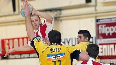 Άνετες νίκες για πρωτοπόρους