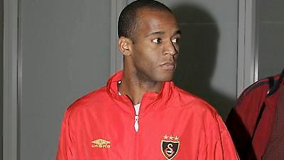 Υπογράφει και 'πετάει'...