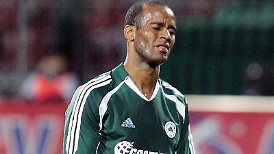 Με την πλάτη στον τοίχο...