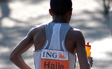 Πήρε τη νίκη, έχασε το παγκόσμιο ρεκόρ ο Γκεμπρεσελασιέ