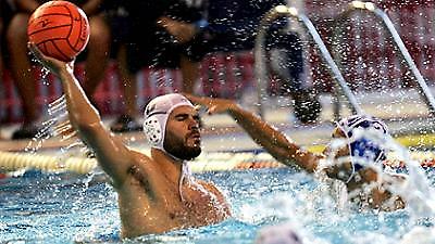 «Ναυμαχία» σε «κόκκινο» φόντο