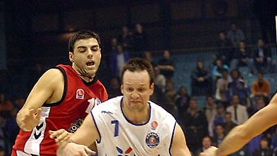 Νίκησε και ελπίζει...