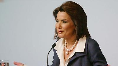 Αγγελοπούλου: «Με συκοφαντούν»