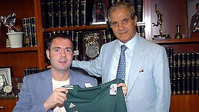 Στήριξη ποδοσφαίρου σε μπάσκετ