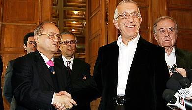 Επιτέλους… υπέγραψαν!