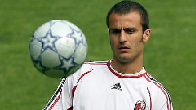 Τζιλαρντίνο: «Δεν φεύγω από τη Μίλαν»