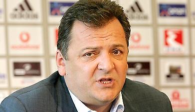 Αγοράζει χρόνο ο Γούμενος