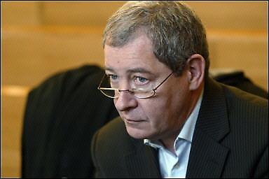 Αλλάζει... χέρια η Παρί