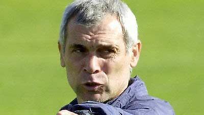 Κούπερ: «Μένω και να πέσουμε»