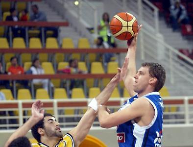 Εκτός ο Χένιακ