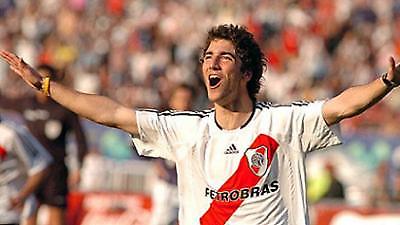 Κάτι περιμένει ο Χιγκουαίν…