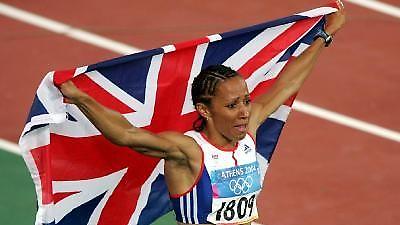 Σε ρόλο δασκάλας η Χολμς