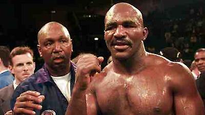 Επιστρέφει στα ρινγκ ο Χόλιφιλντ