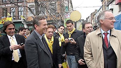 Την «έπεσαν» στον «ξανθό»