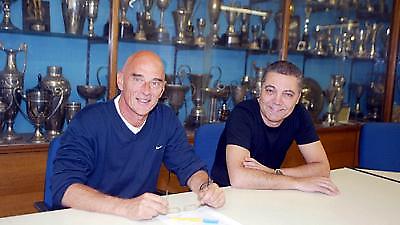 Έρχεται και πιάνει δουλειά