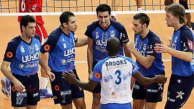 Θέλει να μπει με το δεξί